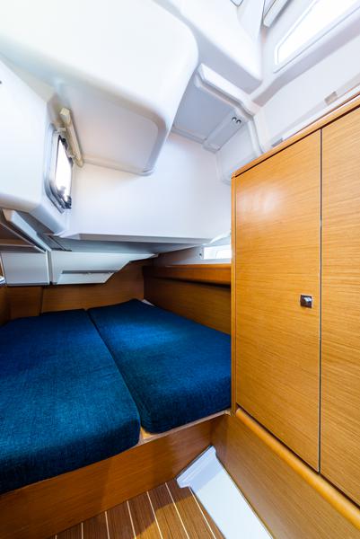 Book yachts online - sailboat - Jeanneau Sun Odyssey 379 - Amor Fati - rent