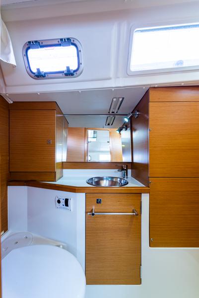 Book yachts online - sailboat - Jeanneau Sun Odyssey 379 - Amor Fati - rent