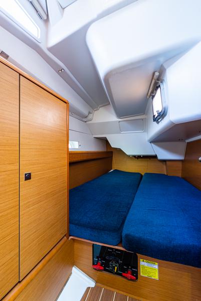 Book yachts online - sailboat - Jeanneau Sun Odyssey 379 - Amor Fati - rent