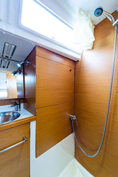 Book yachts online - sailboat - Jeanneau Sun Odyssey 379 - Amor Fati - rent