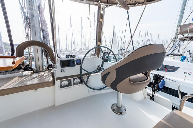 Book yachts online - catamaran - Bali 4.3 - Gatto Nero - rent
