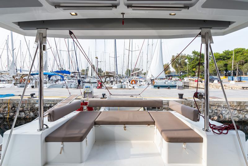 Book yachts online - catamaran - Bali 4.3 - Gatto Nero - rent