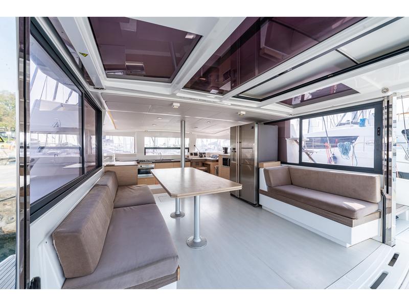 Book yachts online - catamaran - Bali 4.3 - Gatto Nero - rent