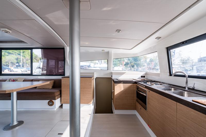 Book yachts online - catamaran - Bali 4.3 - Gatto Nero - rent