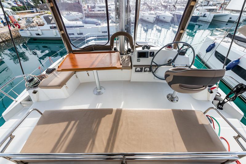 Book yachts online - catamaran - Bali 4.3 - Gatto Nero - rent