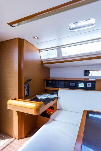 Book yachts online - sailboat - Jeanneau Sun Odyssey 469 - Vega - rent