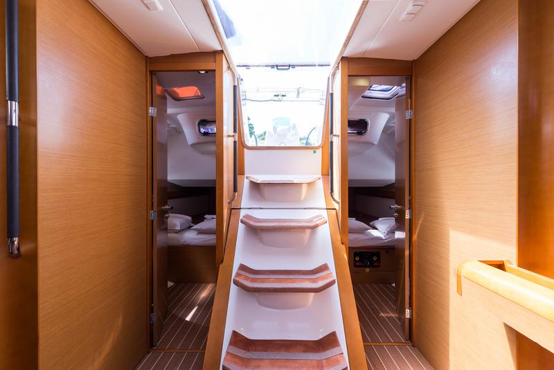 Book yachts online - sailboat - Jeanneau Sun Odyssey 469 - Vega - rent