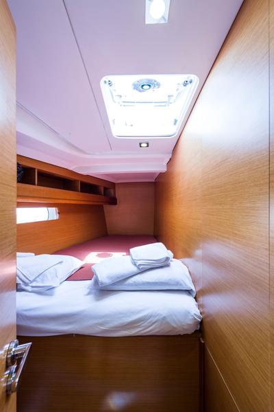 Book yachts online - sailboat - Jeanneau Sun Odyssey 469 - Vega - rent
