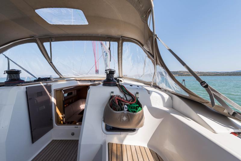 Book yachts online - sailboat - Jeanneau Sun Odyssey 469 - Vega - rent