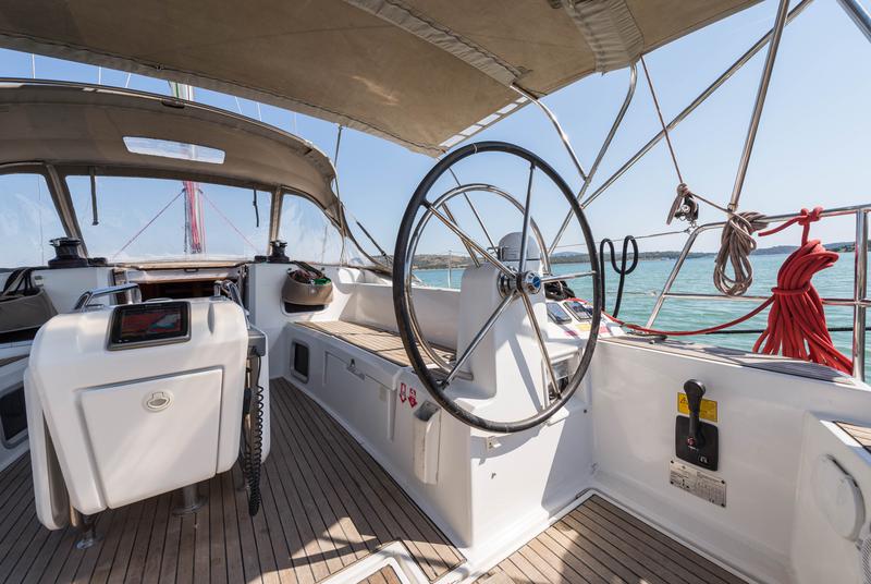 Book yachts online - sailboat - Jeanneau Sun Odyssey 469 - Vega - rent