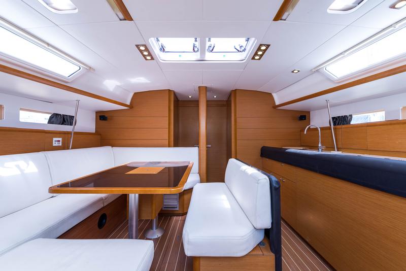 Book yachts online - sailboat - Jeanneau Sun Odyssey 469 - Vega - rent