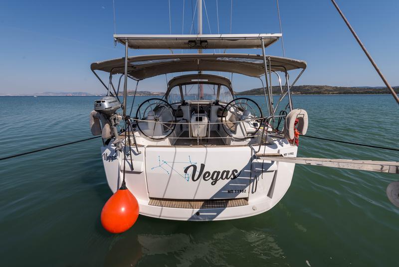 Book yachts online - sailboat - Jeanneau Sun Odyssey 469 - Vega - rent