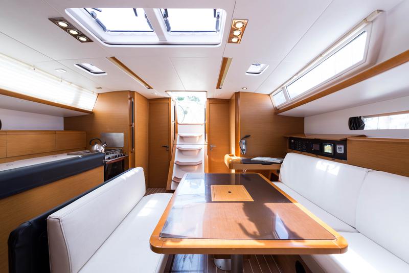 Book yachts online - sailboat - Jeanneau Sun Odyssey 469 - Vega - rent