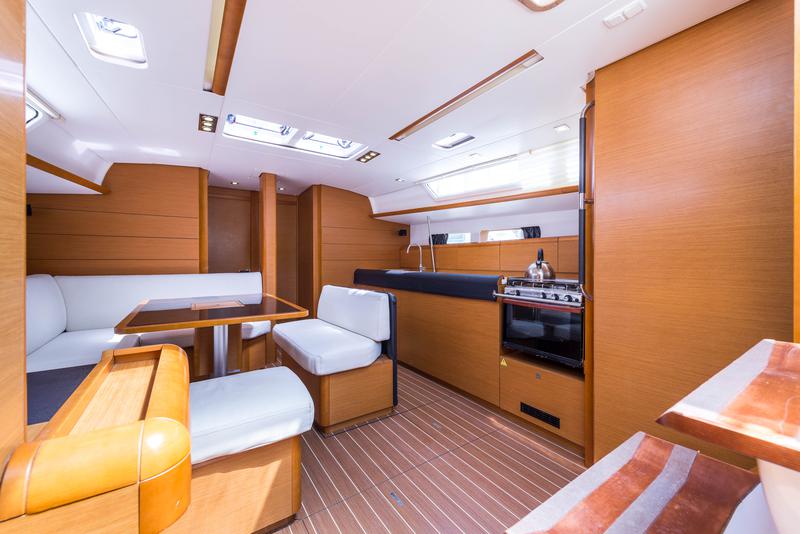 Book yachts online - sailboat - Jeanneau Sun Odyssey 469 - Vega - rent