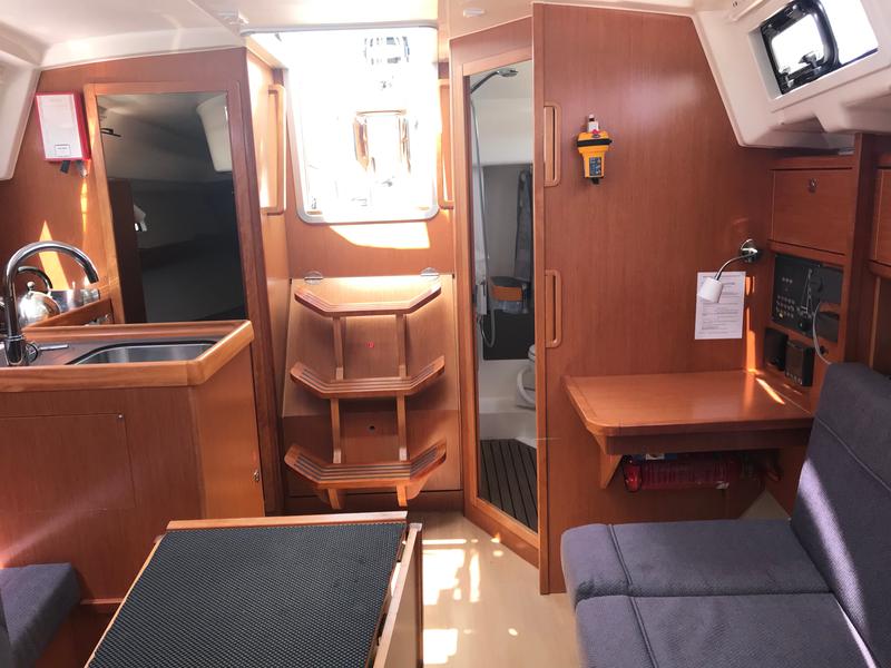 Book yachts online - sailboat - Bavaria 33 Cruiser - Brizo - rent