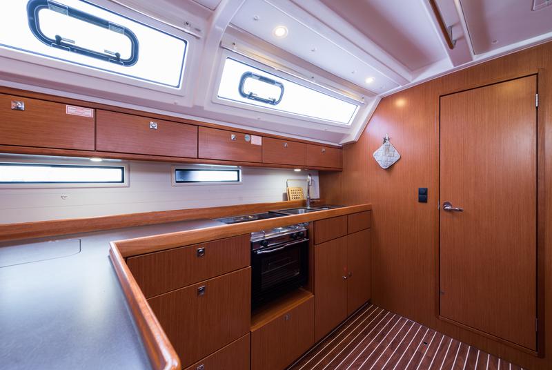Book yachts online - sailboat - Bavaria Cruiser 46 - Morning Star - rent