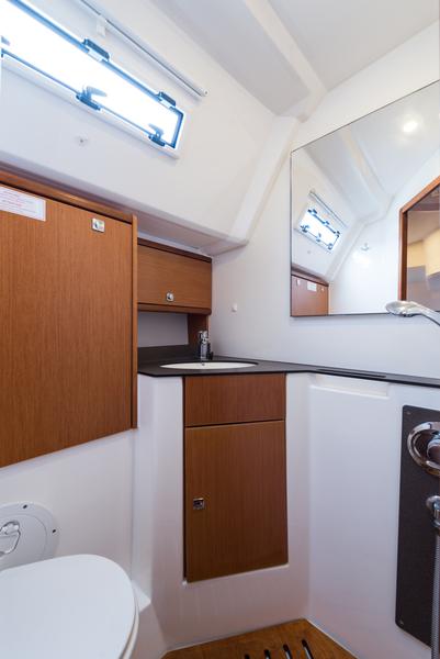 Book yachts online - sailboat - Bavaria Cruiser 46 - Morning Star - rent