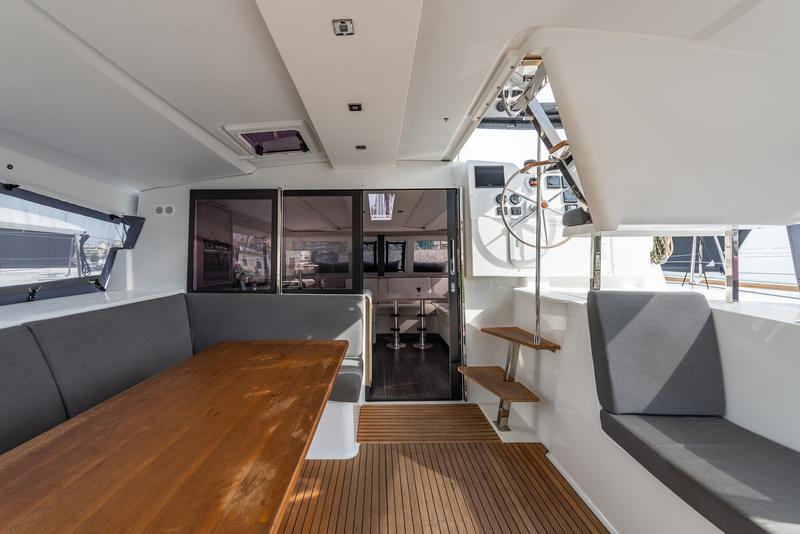 Book yachts online - catamaran - Isla 40 - Rih - rent