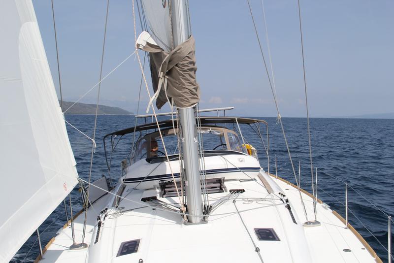Book yachts online - sailboat - Sun Odyssey 519 5+1cab. - My Perseus - rent