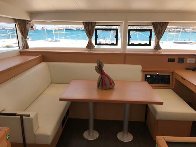 Book yachts online - catamaran - Lagoon 400 S2 - Tulip - rent