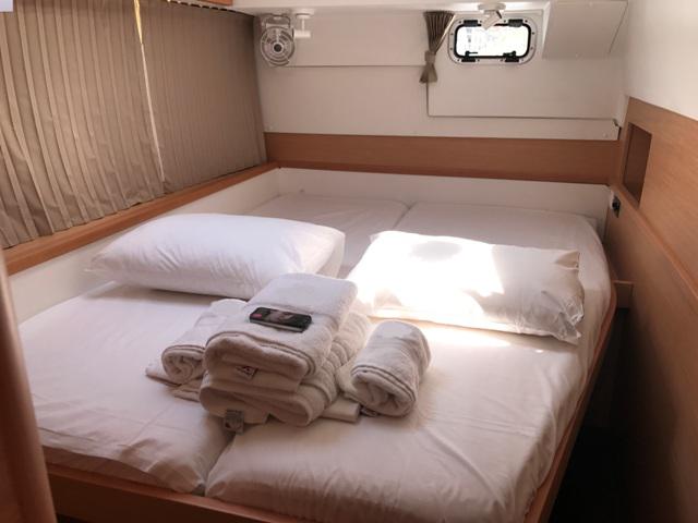 Book yachts online - catamaran - Lagoon 400 S2 - Tulip - rent