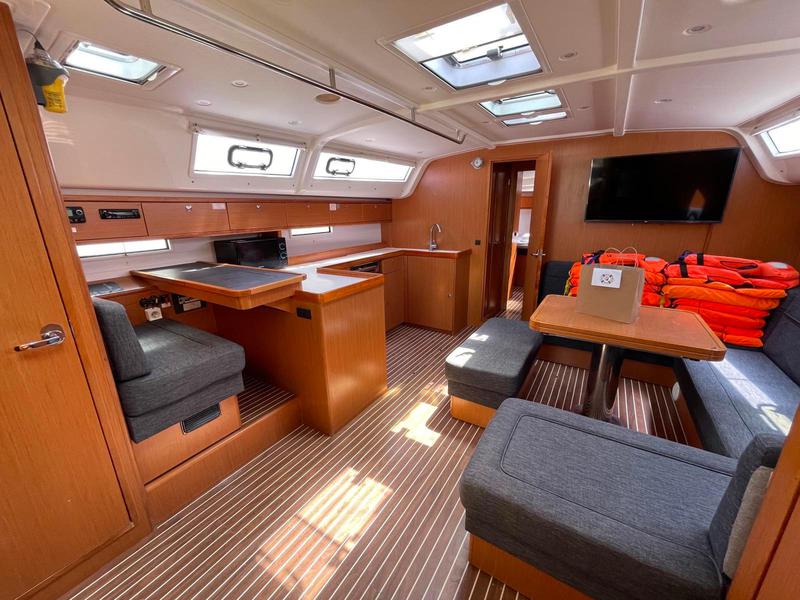 Book yachts online - sailboat - Bavaria Cruiser 51 - Anemone - rent