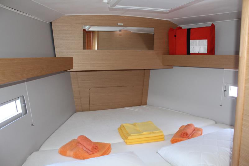 Book yachts online - sailboat - Dufour 390 Grand Large - Why Not 16 - rent