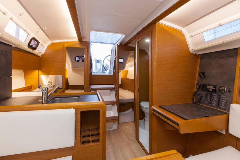 Book yachts online - sailboat - Jeanneau Sun Odissey 349 - Mon Amour - rent