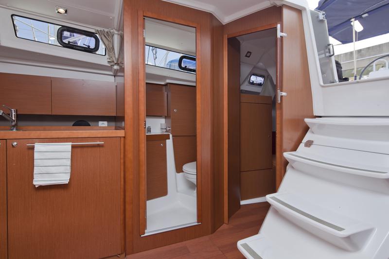 Book yachts online - sailboat - Beneteau Oceanis 38 - Simge - rent