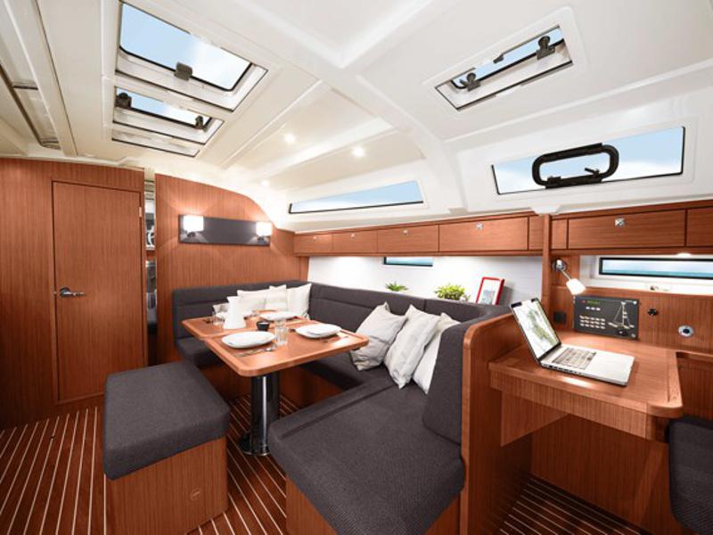 Book yachts online - sailboat - Bavaria Cruiser 41 - Hera - rent
