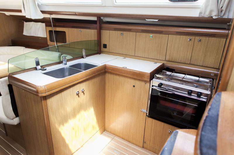 Book yachts online - sailboat - Sun Odyssey 36i - Formica - rent