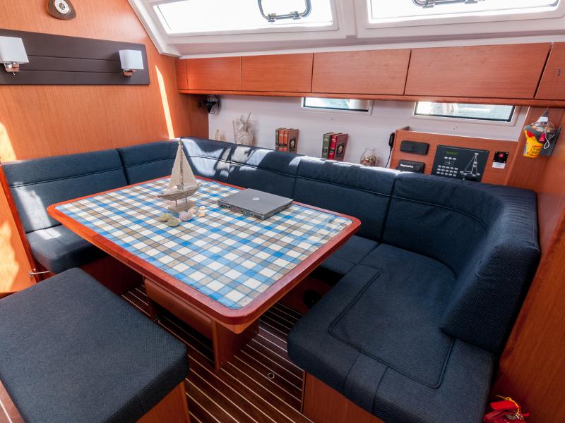 Book yachts online - sailboat - Bavaria 46 Cruiser - Ioli (New Sails 2022) - rent
