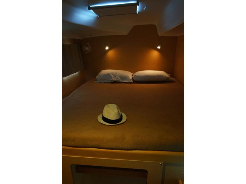 Book yachts online - catamaran - Lagoon 380 S2 - Dido - rent