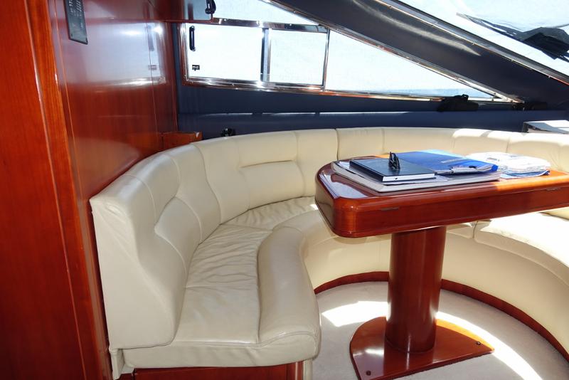 Book yachts online - motorboat - Astondoa 82 - Seafree - rent