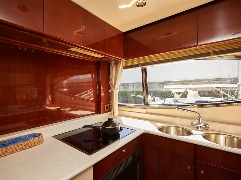 Book yachts online - motorboat - Princess 20M - Seafree - rent