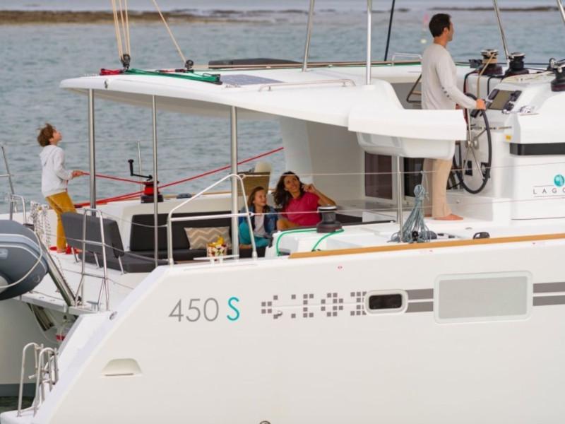 Book yachts online - catamaran - Lagoon 450 - Salty Love - rent
