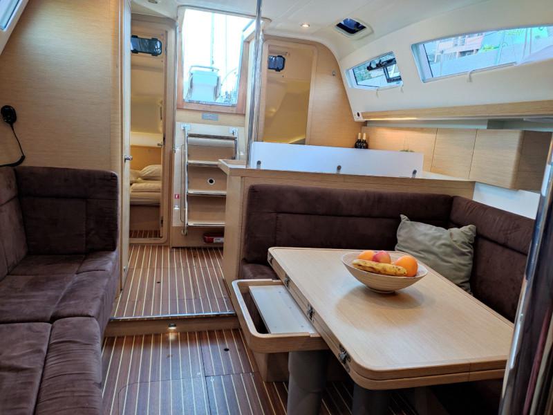 Book yachts online - sailboat - Elan 40 Impression - Karleta - rent