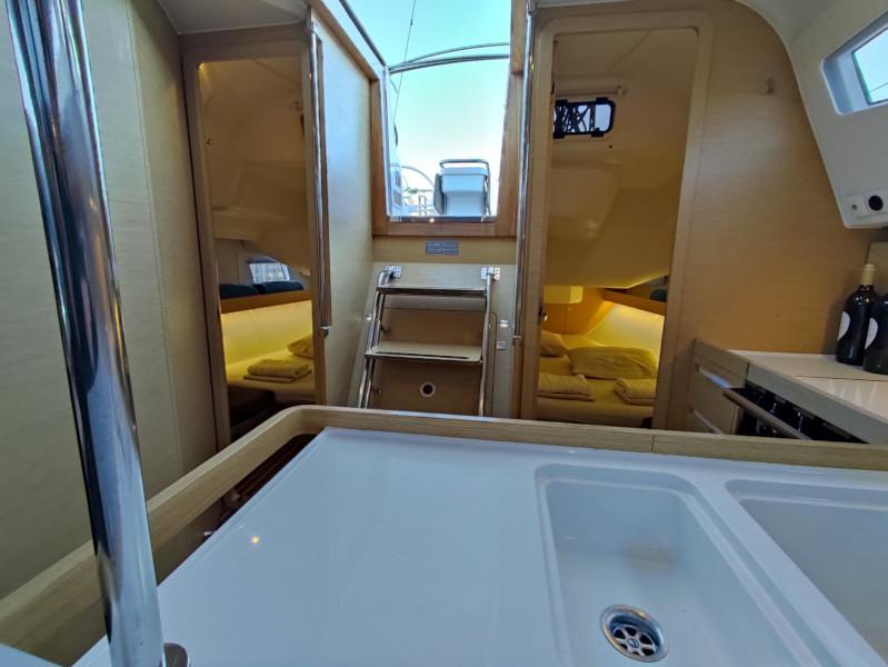 Book yachts online - sailboat - Elan 40 Impression - Karleta - rent
