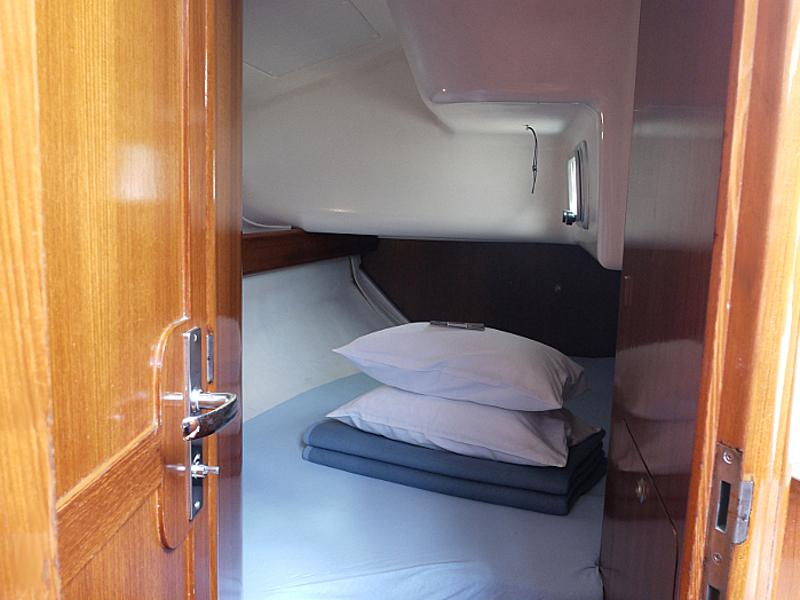 Book yachts online - sailboat - Elan 431 - TAURUS - rent