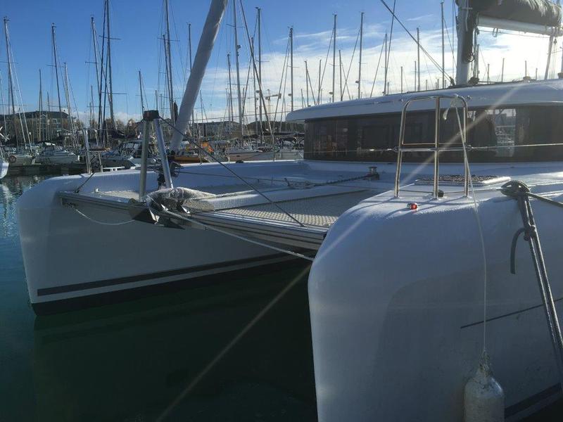 Book yachts online - catamaran - Lagoon 42 - Taina - rent
