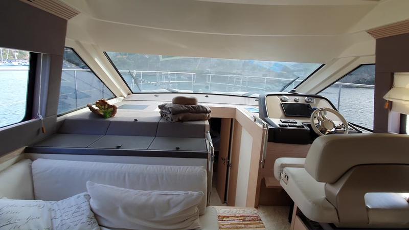 Book yachts online - motorboat - Monte Carlo 5 - Sundowner - rent