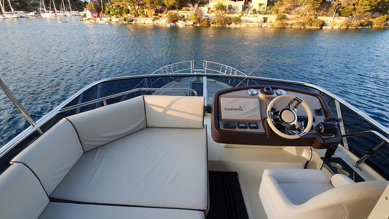Book yachts online - motorboat - Monte Carlo 5 - Sundowner - rent