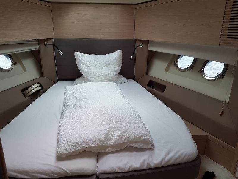 Book yachts online - motorboat - Monte Carlo 5 - Sundowner - rent