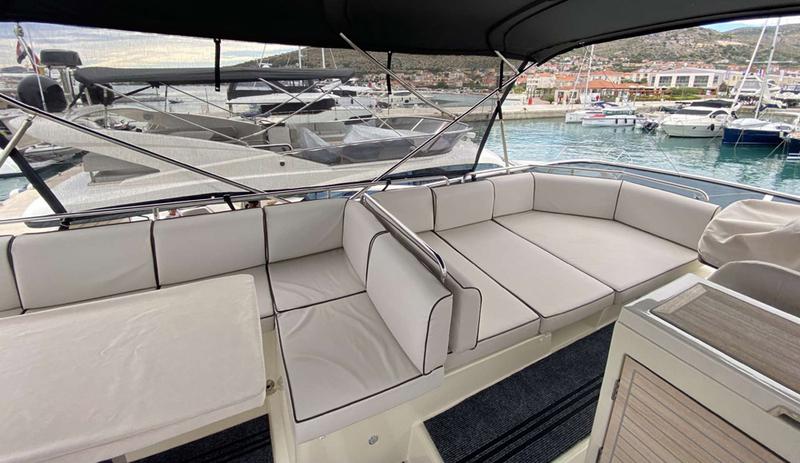Book yachts online - motorboat - Monte Carlo 5 - Sundowner - rent