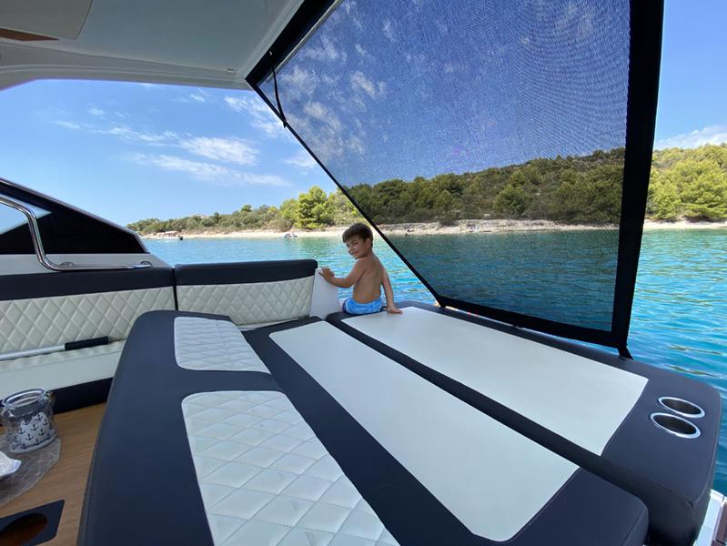 Book yachts online - motorboat - Grandezza 34 OC - BASILEIA - rent