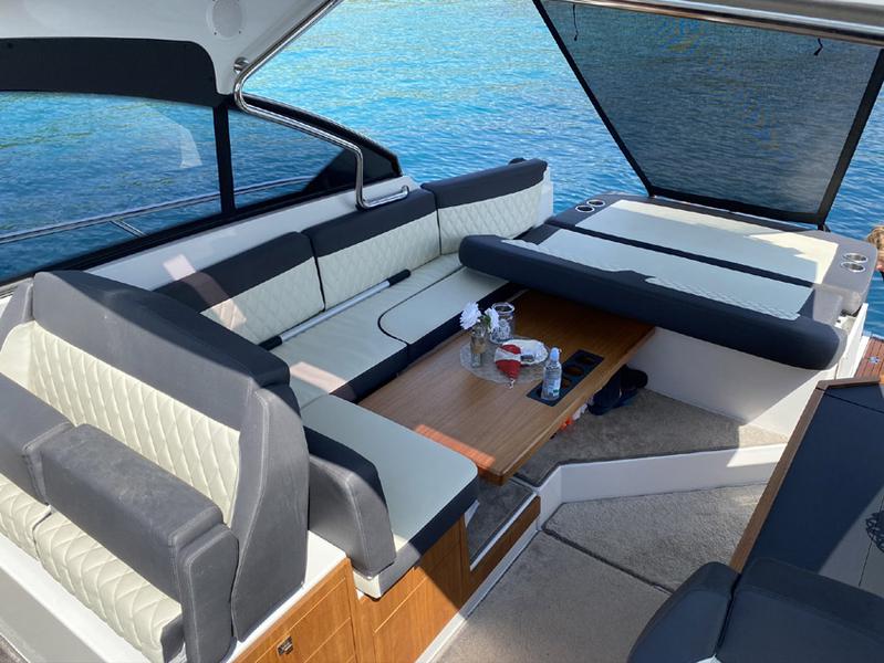 Book yachts online - motorboat - Grandezza 34 OC - BASILEIA - rent