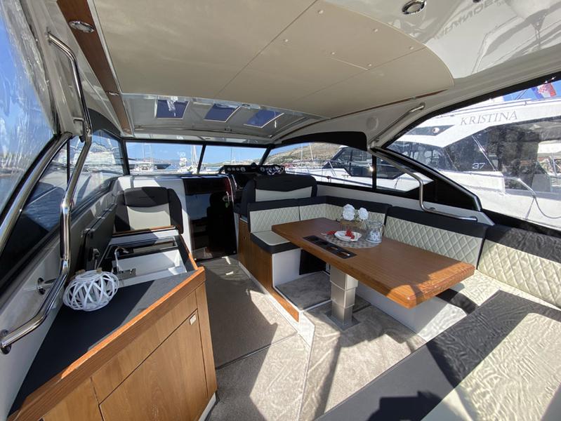 Book yachts online - motorboat - Grandezza 34 OC - BASILEIA - rent