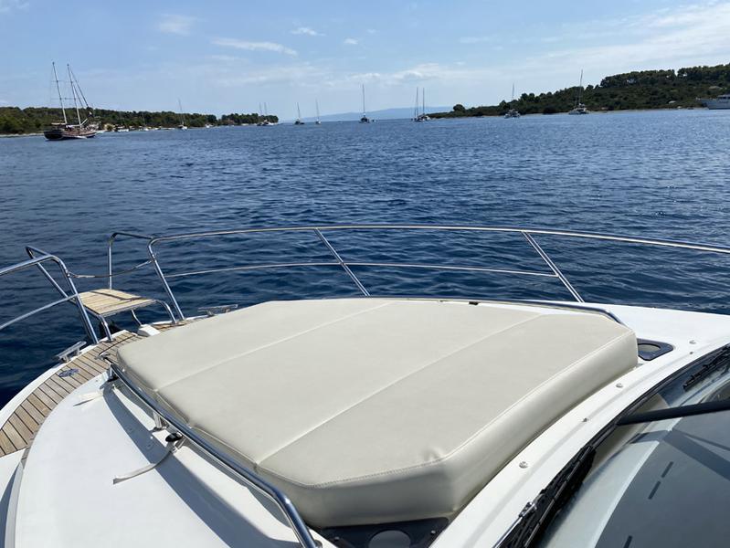 Book yachts online - motorboat - Grandezza 34 OC - BASILEIA - rent