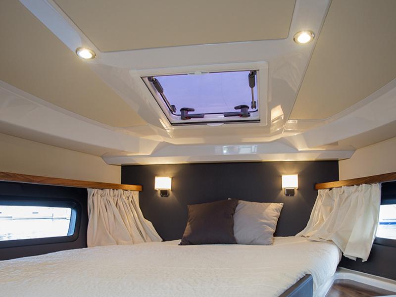 Book yachts online - motorboat - Grandezza 34 OC - BASILEIA - rent