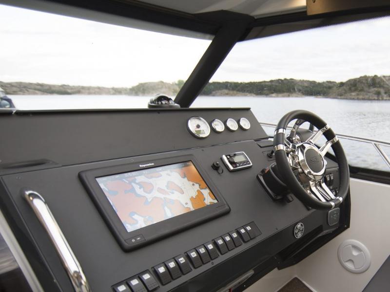 Book yachts online - motorboat - Grandezza 34 OC - BASILEIA - rent